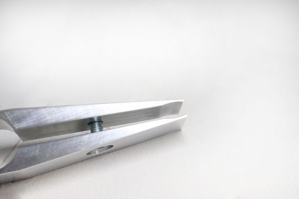 Solid milled undercut clamp for knives with back slopes